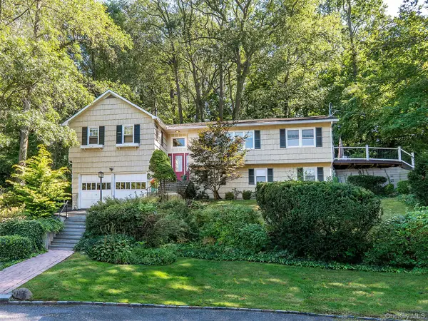 8 Laurel Way, Sea Cliff, NY 11579