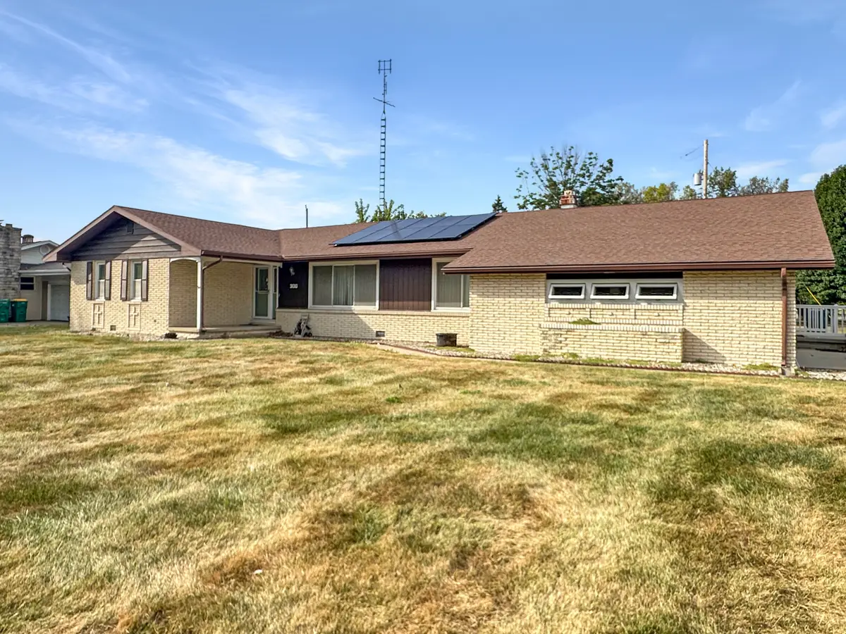 300 Charleston Avenue, Mattoon, IL 61938 - #1