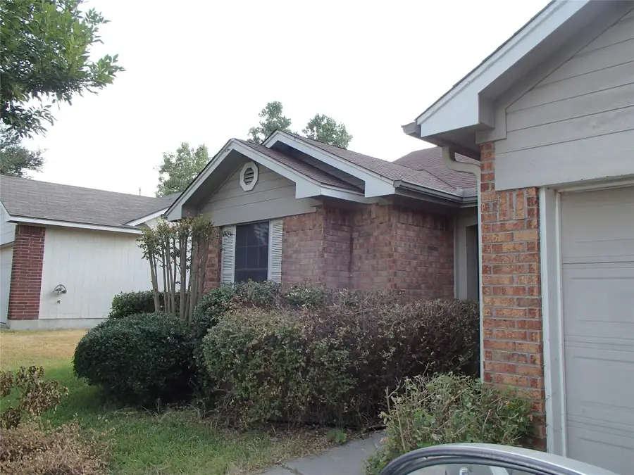 208 Juniper St, Georgetown, TX 78626 - #3