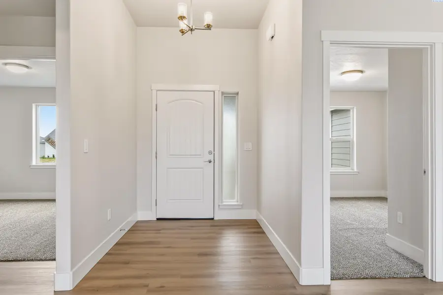 1608 Diamond Ave, Grandview, WA 98930 - #3