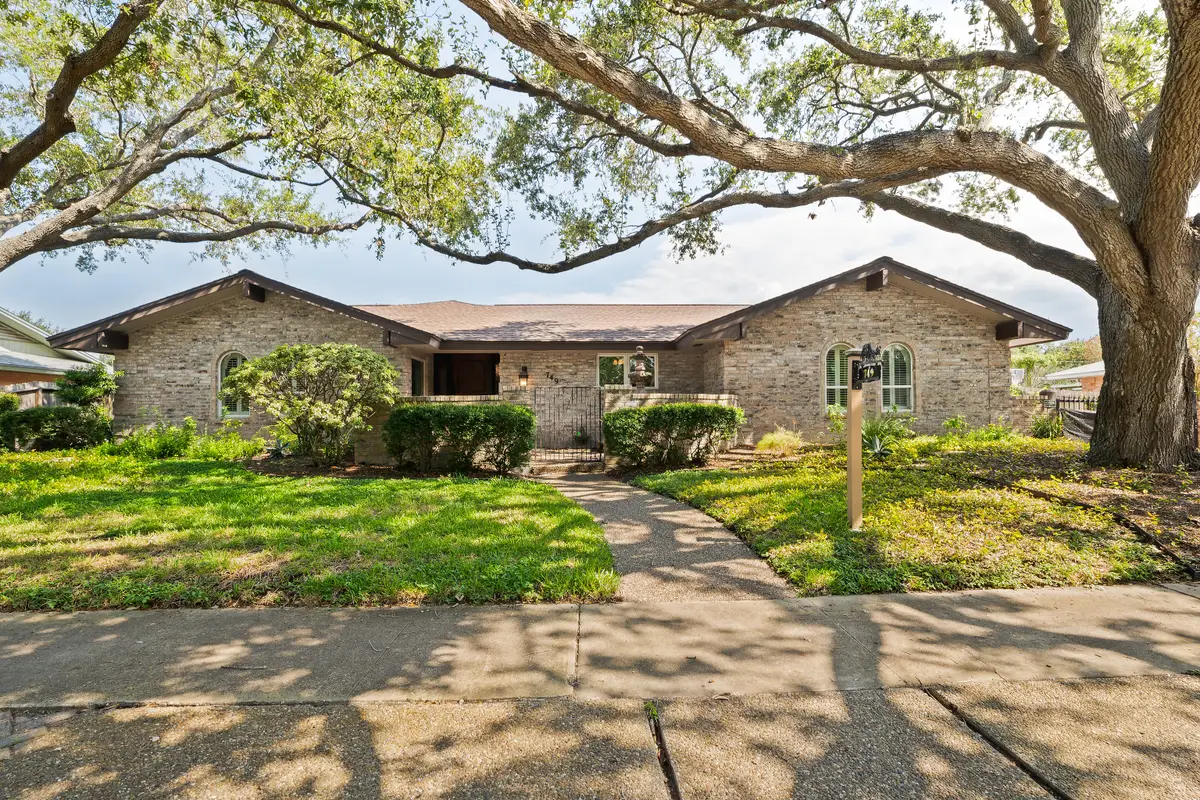 749 Meadowbrook, Corpus Christi, TX 78412 - Image #1