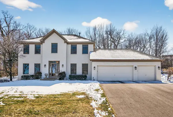 2536 Bridle Creek Trail, Chanhassen, MN 55317
