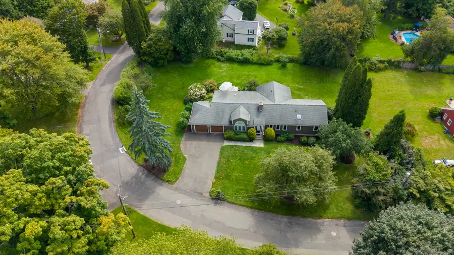 5 Taunton Lake Drive, Newtown, CT 06470 - #2