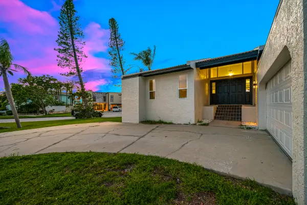 809 59th Avenue, ST PETE BEACH, FL 33706