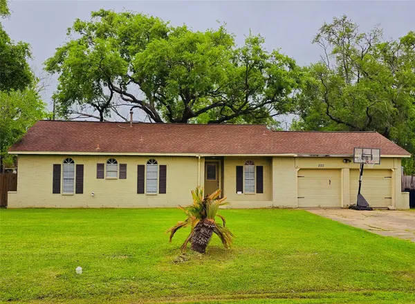 222 Success Street, Richwood, TX 77531