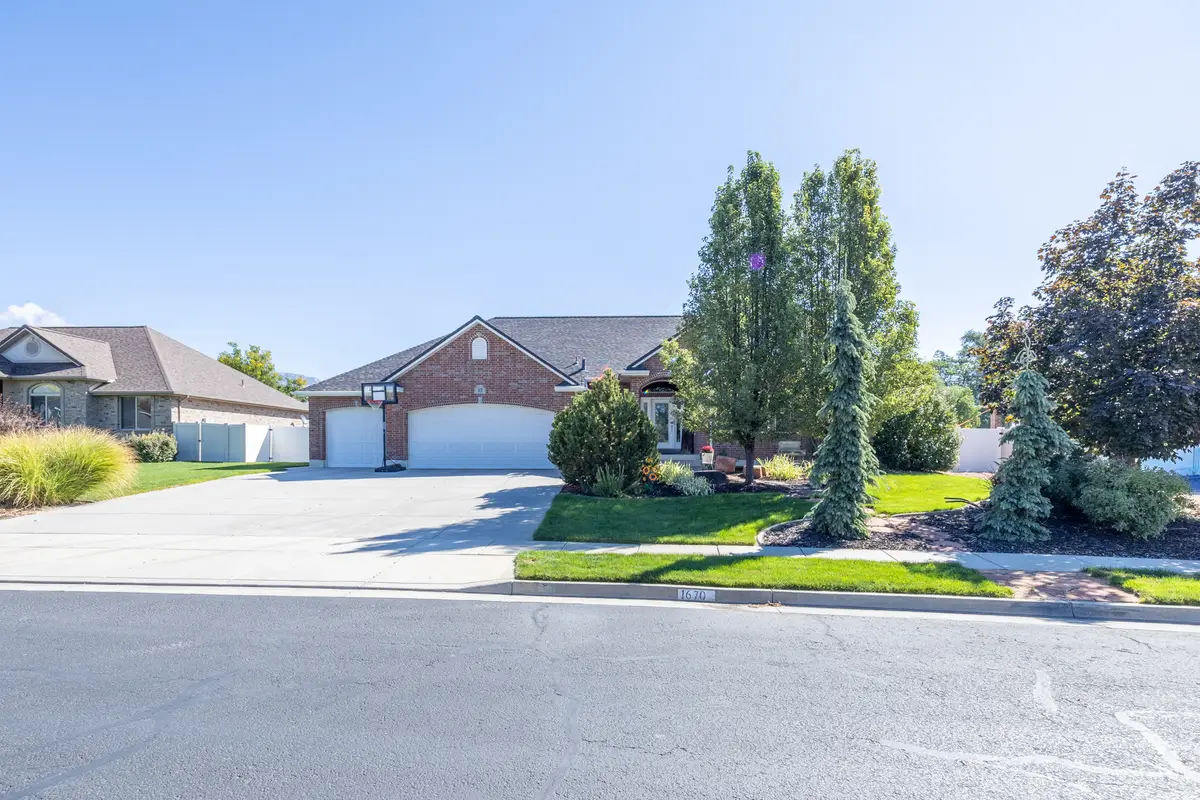 1670 N 1350 W, Farr West, UT 84404 - #1