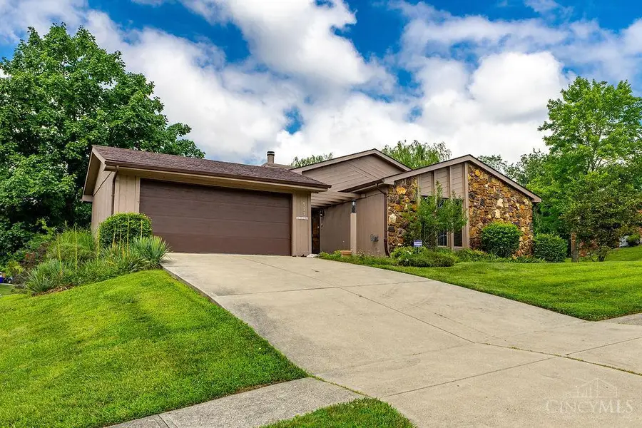 121 Farmington Drive, Hamilton, OH 45013 - #2
