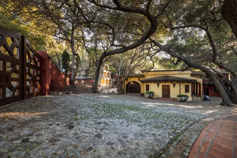 1135 N Topanga Canyon Boulevard, Topanga, CA 90290 - Image #2