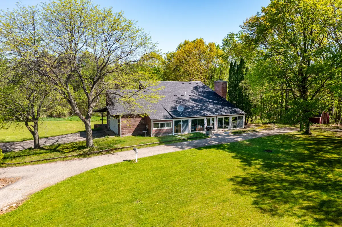 8899 DWYER RD, Howell, MI 48855 - #1