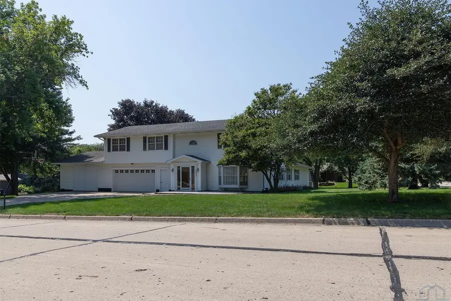227 6th Avenue SE, Sioux Center, IA 51250 - #3