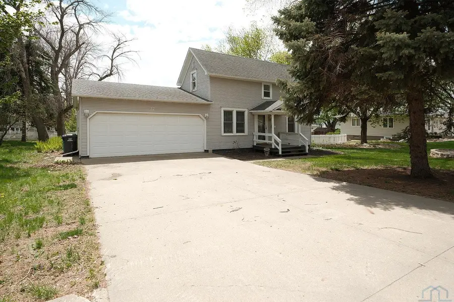 37 9th Street SW, Sioux Center, IA 51250 - #2