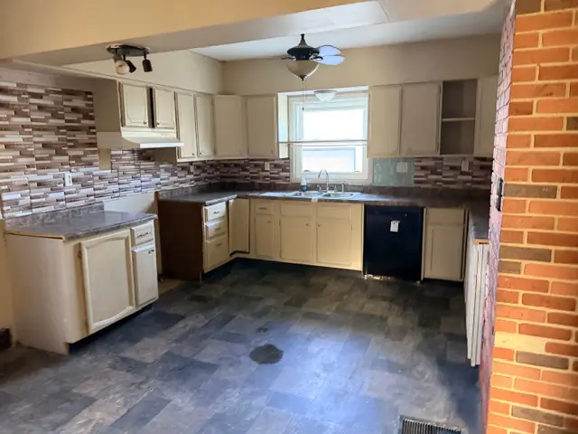 115 3RD AVE NW, Fostoria, IA 51340 - #2