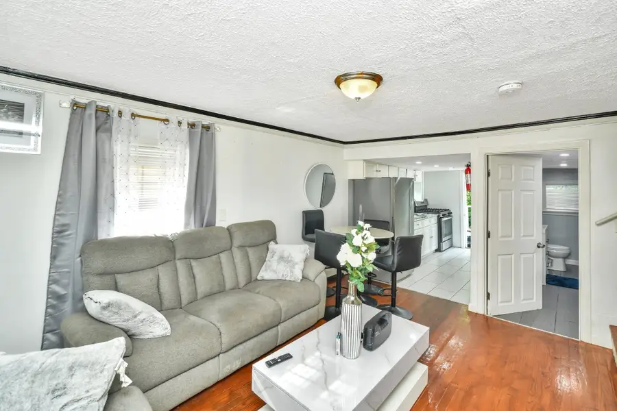 452 Tecumseh St, Fall River, MA 02721 - #3