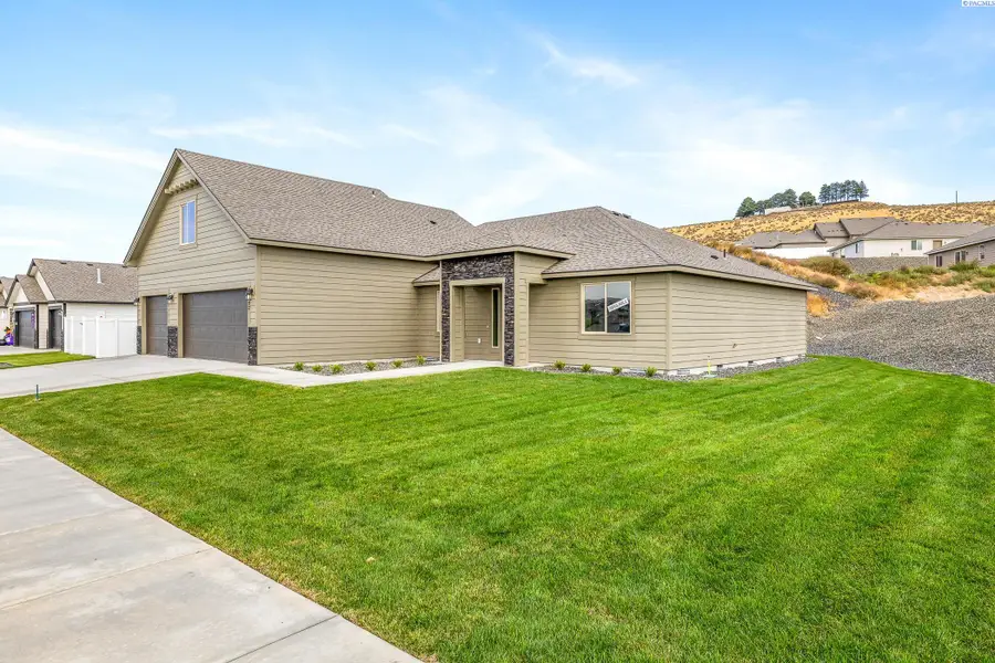 6482 W 30th Pl, Kennewick, WA 99338 - Image #2