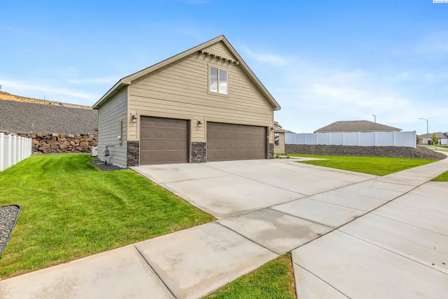 6482 W 30th Pl, Kennewick, WA 99338 - Image #3
