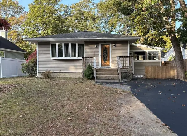 50 Newcomb Trail, Ridge, NY 11961