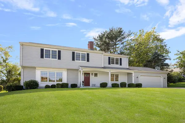 65 Sunrise Drive, Portsmouth, RI 02871