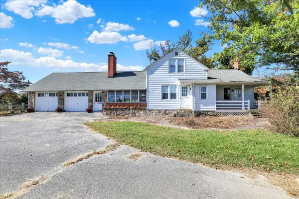 8366 Chestnut St, BARTO, PA 19504