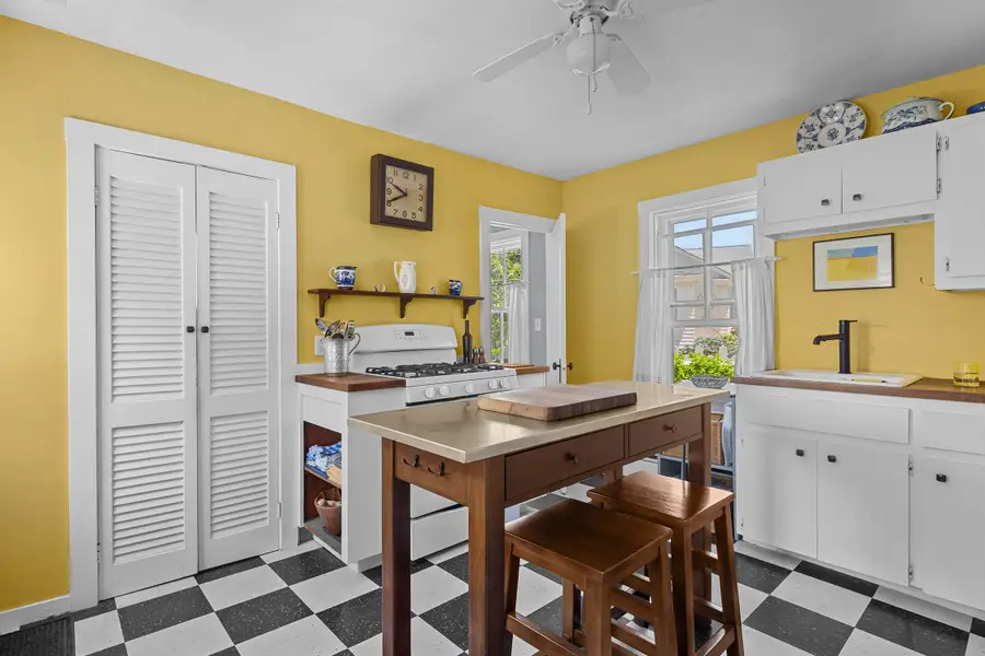 8 Sanford Street, Newport, RI 02840 - #3