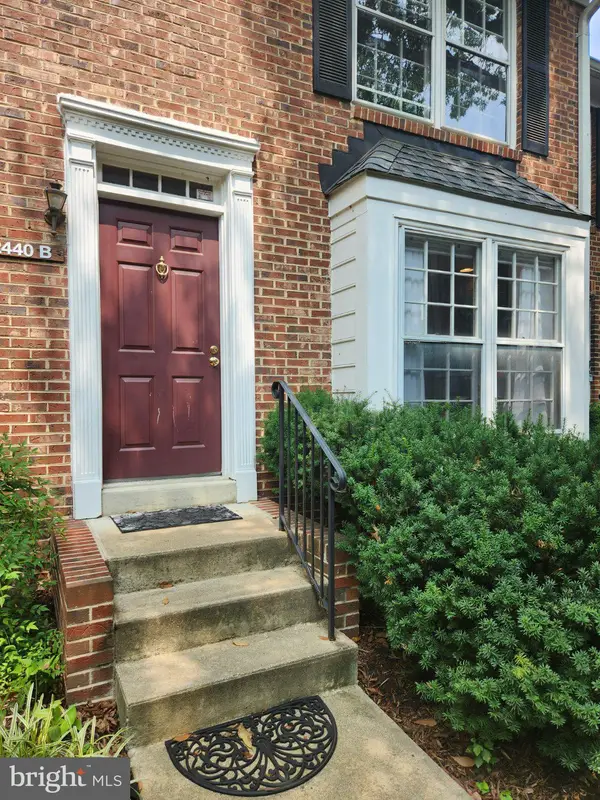 2440 S Walter Reed Drive #Unit B, Arlington, VA 22206