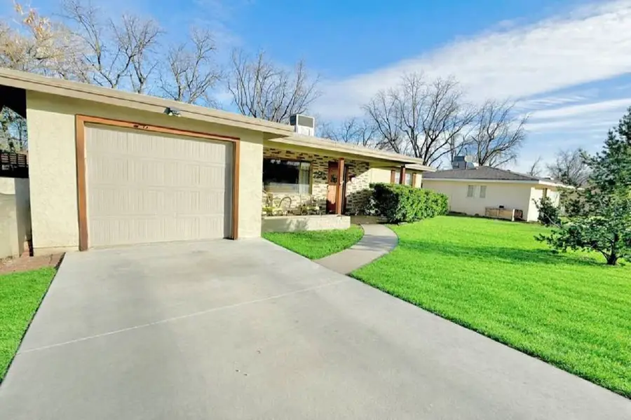 920 Albert Street, Carlsbad, NM 88220 - Image #2