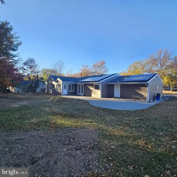 127 Kendall Road, Kendall Park, NJ 08824