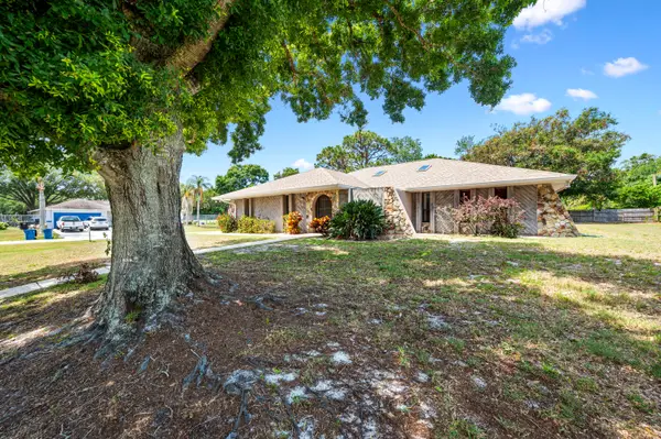 920 Peacock Avenue Ne, Palm Bay, FL 32907