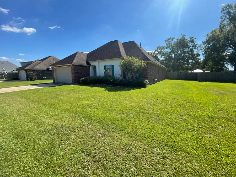 42021 Majestic Hunter Ave, Prairieville, LA 70769 - Image #2