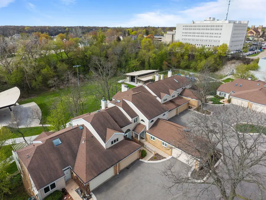 10 S Lawrence Court #10, Appleton, WI 54911 - #3