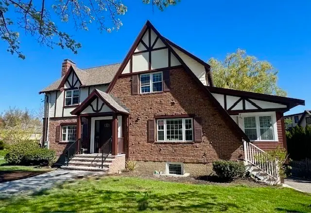 4 Madison St, Belmont, MA 02478 - #1