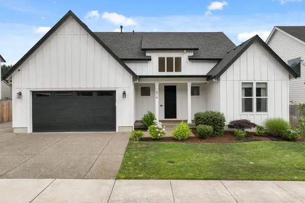 1474 Meadow Ave, Silverton, OR 97381