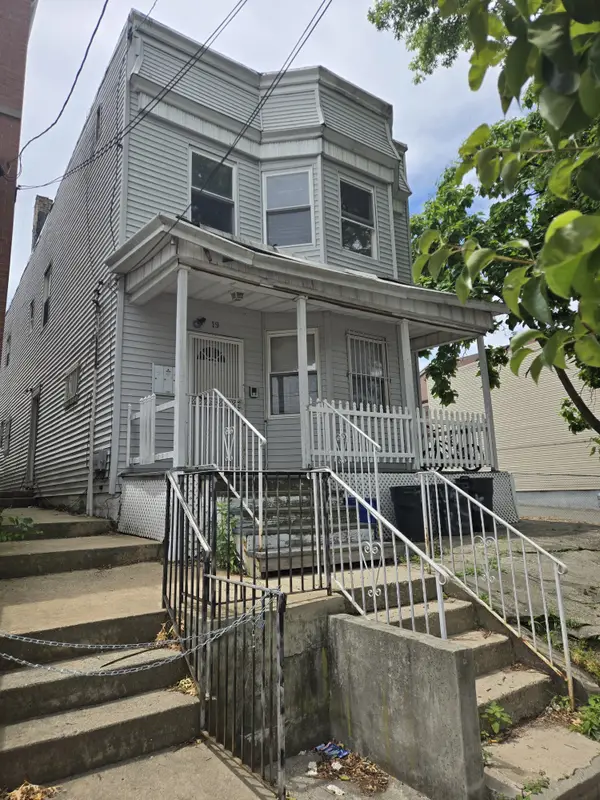 19 Oak St #2, Jersey City, NJ 07304