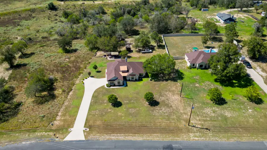 121 Carrizo Ridge, Floresville, TX 78114 - Image #2
