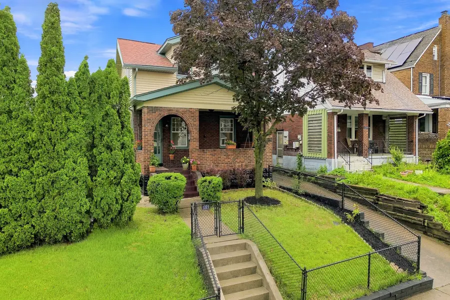 1221 Pocono St, Pittsburgh, PA 15218 - #2