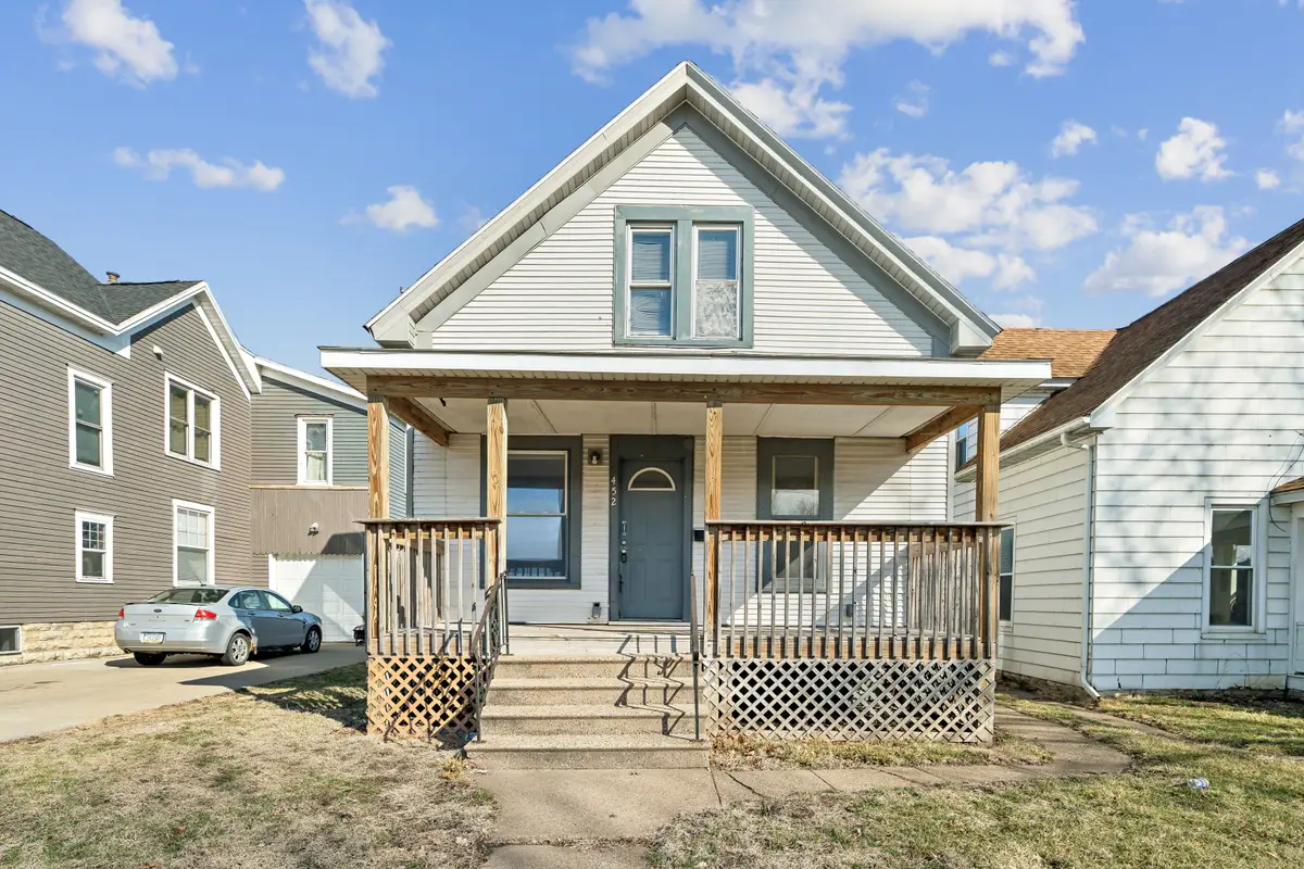 452 8th Avenue Sw, Cedar Rapids, IA 52404 - #1