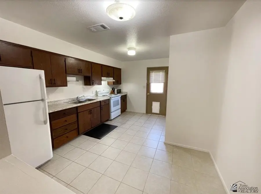 1945 S 1 AVE #B, Yuma, AZ 85364 - #2