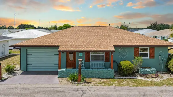 706 Brockton Pl W, Sun City Center, FL 33573