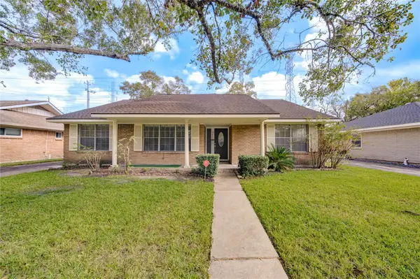 9611 Greenwillow Street, Houston, TX 77096