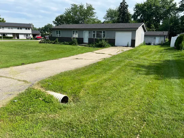 1 Shell Court, Oswego, IL 60543