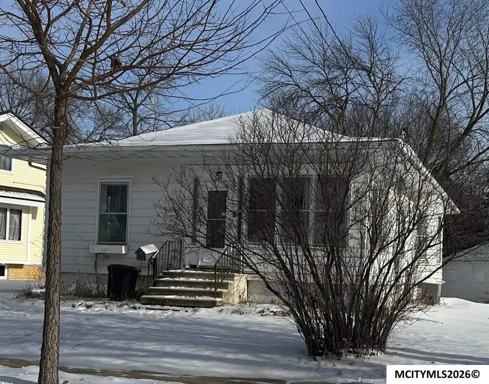 147 N Crescent Drive, Mason City, IA 50401 - Image #1