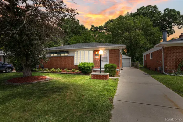 140 Hubbard Street, GardenCity, MI 48135