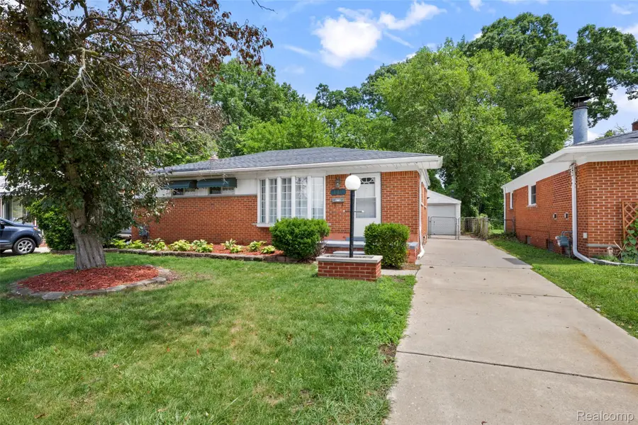 140 Hubbard Street, Garden City, MI 48135 - #2