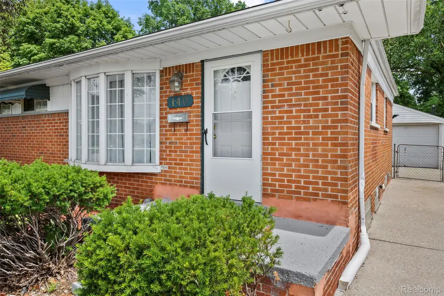 140 Hubbard Street, Garden City, MI 48135 - #3