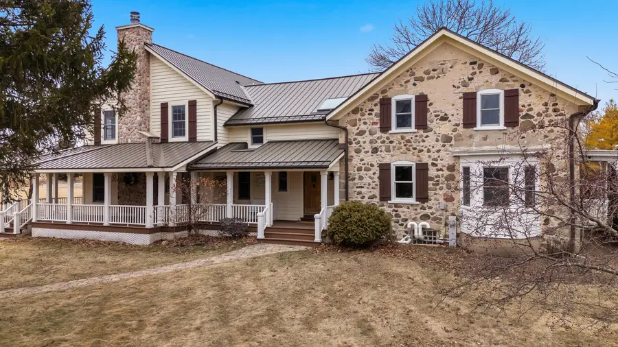 2237 Washington Ave, Cedarburg, WI 53012 - #3