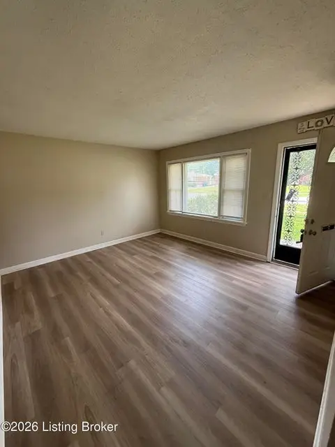 5709 Elmer Ln, Louisville, KY 40214 - #3