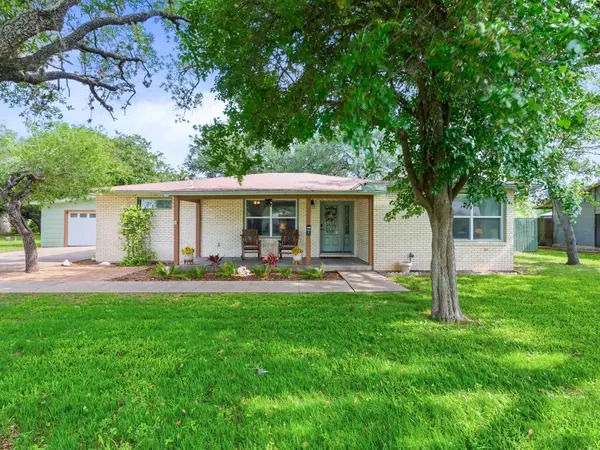 1218 W Richard Avenue, Kingsville, TX 78363