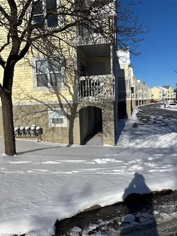 2225 S Huron Parkway #2, Ann Arbor, MI 48104 - #2