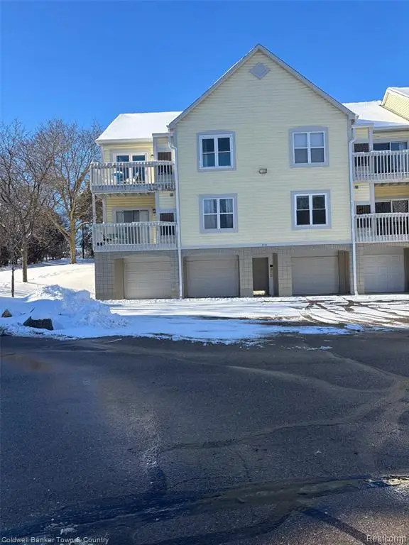 2225 S Huron Parkway #2, Ann Arbor, MI 48104 - #3