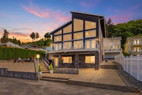 28630 Soundview Drive S, Des Moines, WA 98198