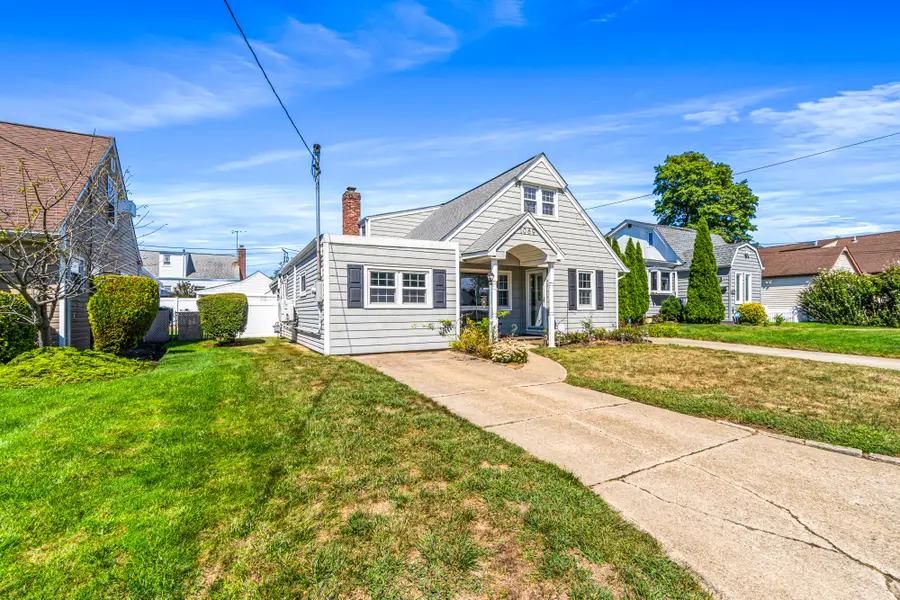 1069 Hastings Street, Baldwin Harbor, NY 11510 - Image #2